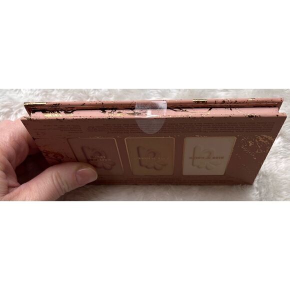 NEW/SEALED! Alamar Cosmetics Brighten & Bronze
Complexion Trio in Fair/Light - Picture 8 of 8